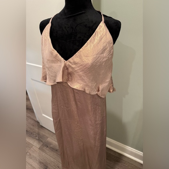 Nouvelle AMSALE Crushed Satin Popover Halter Gown gold elegant maxi - Picture 3 of 11